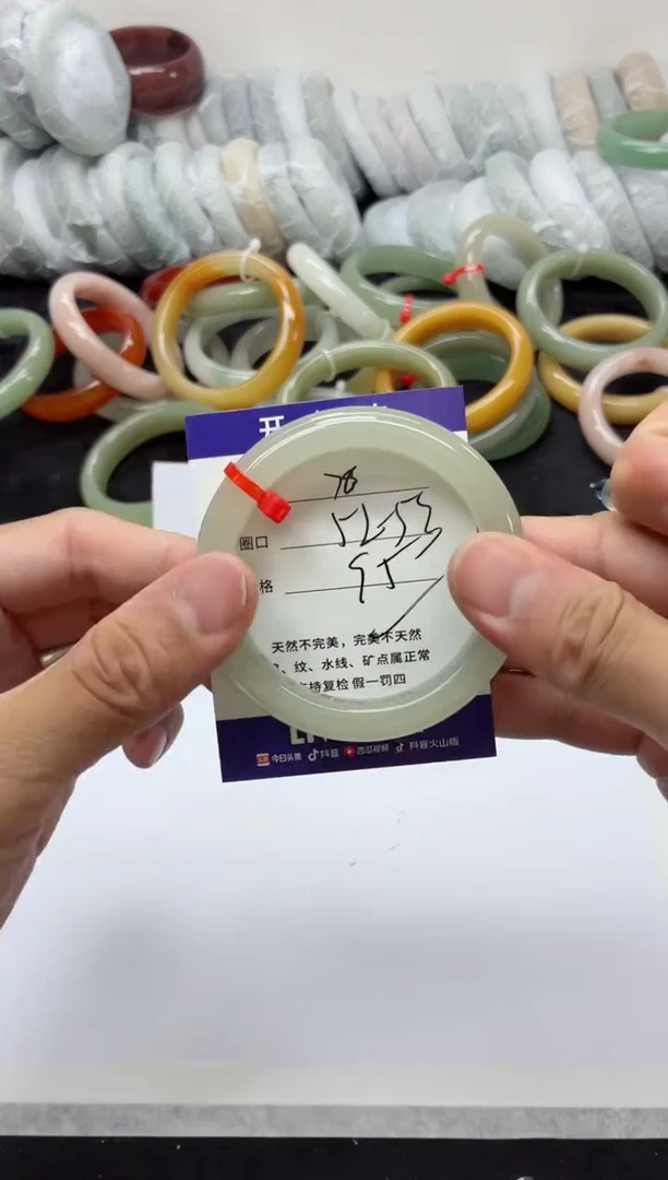 未镶嵌手镯石英质玉78+