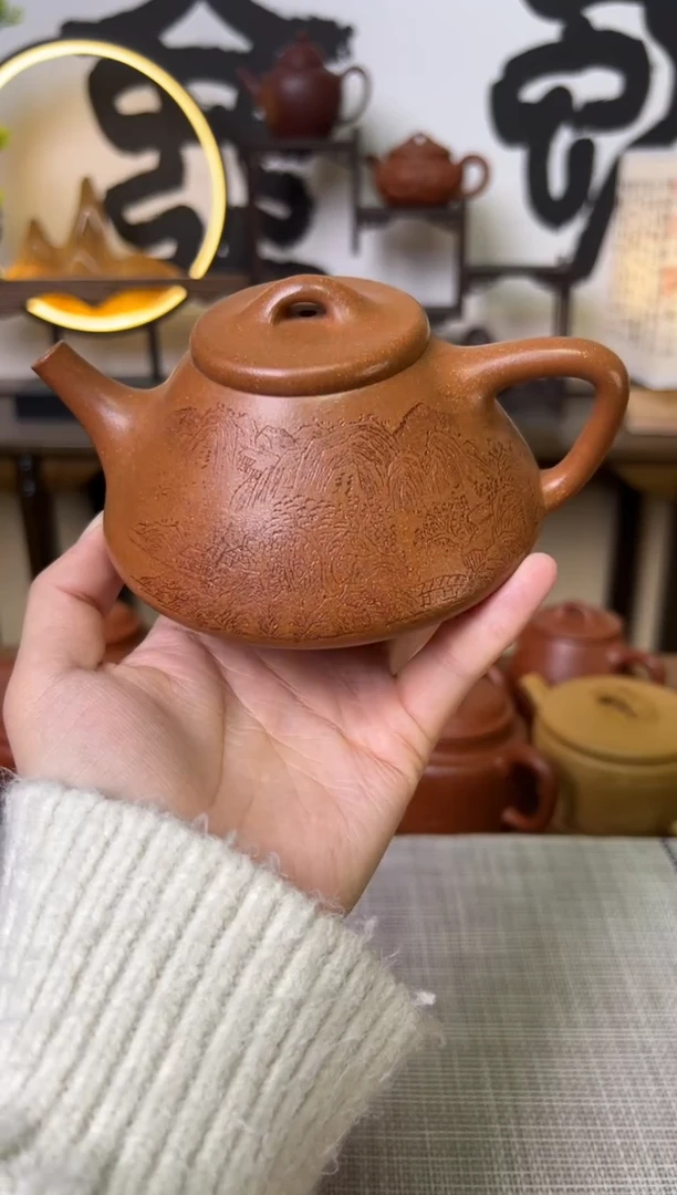 【闪购商品】段泥茶壶黄降坡子冶石瓢壶山水刻250CC-杨志琴