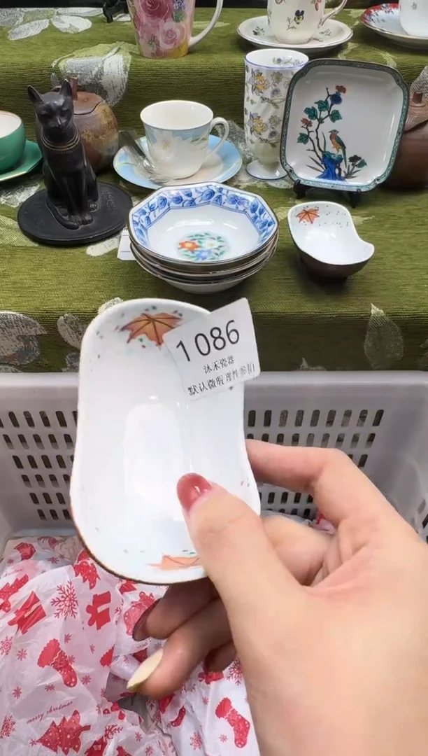 瓷片薇**️瓷片   1 086