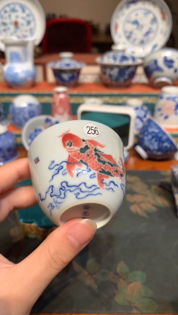 M****s256釉下五彩锦鲤杯