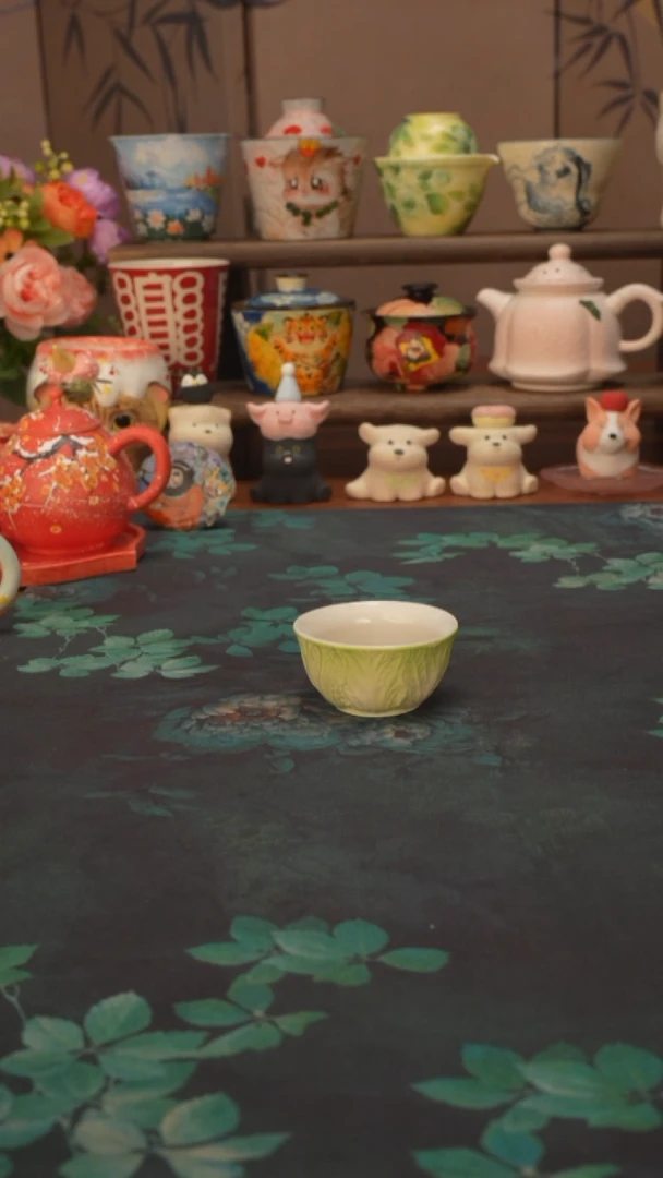 【落单】大白菜手握杯