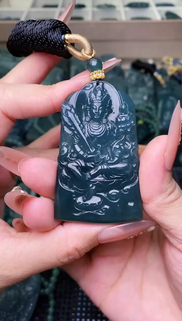 颈饰未镶嵌翡翠