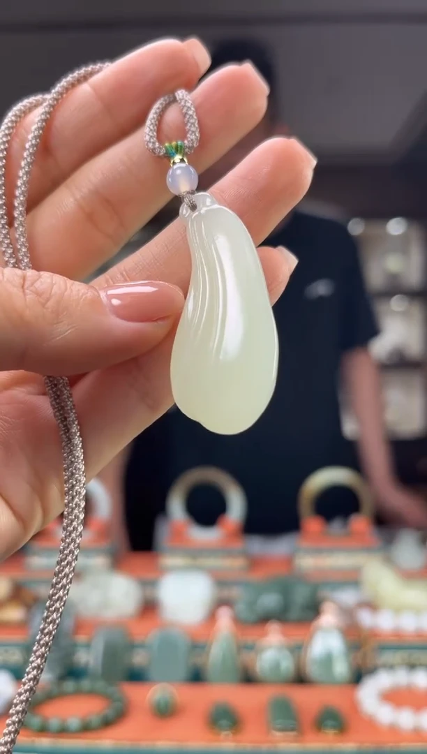 和田玉未镶嵌颈饰佩佩