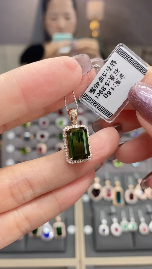 18K金镶嵌颈饰碧玺5.89