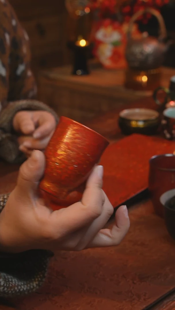 【闪购商品】瓷片大漆红色杯子---------