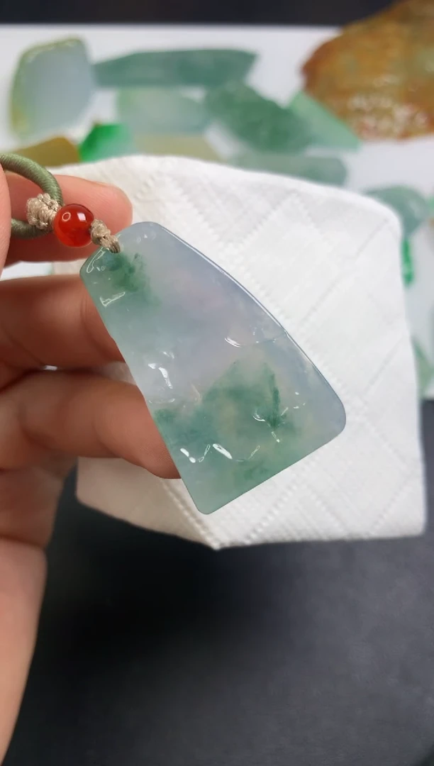 颈饰未镶嵌翡翠