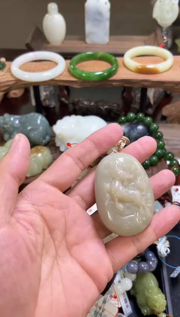 和田玉未镶嵌吊坠(不含链)且末迪克兰 麒麟随形9010411