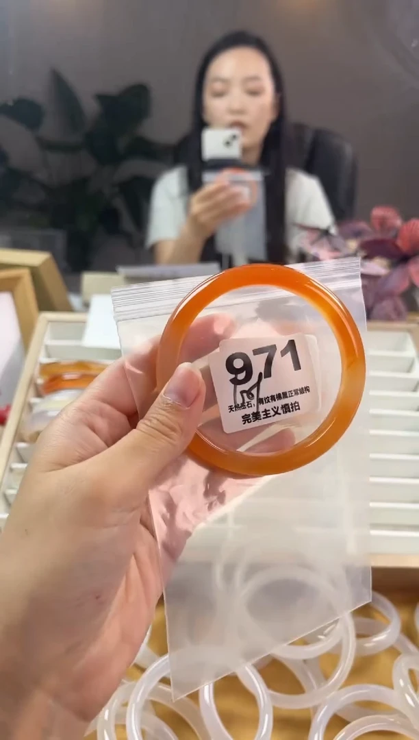 玛瑙/玉髓手镯未镶嵌971