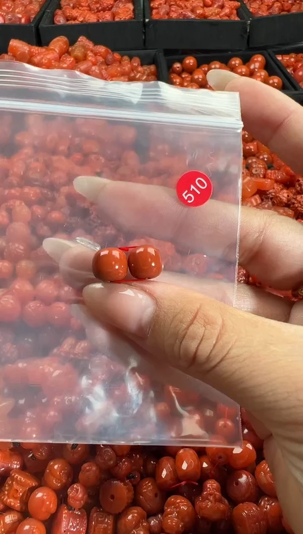 颈饰未镶嵌南红玛瑙1