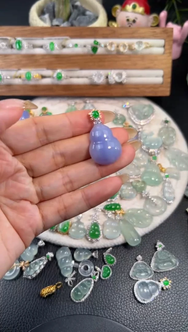 颈饰18K金镶嵌翡翠源头直播间