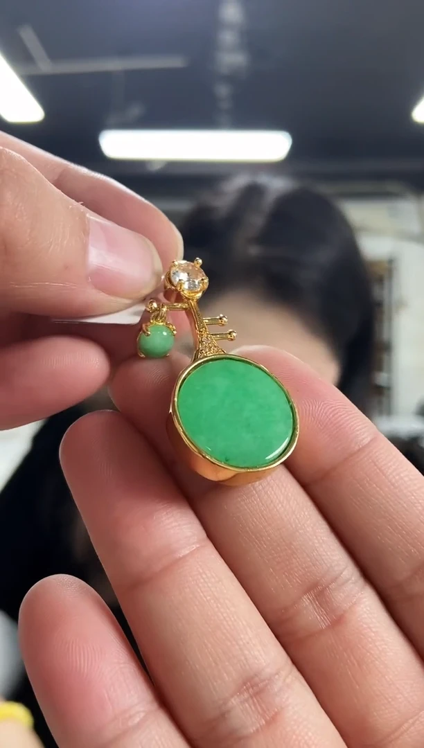 【闪购商品】翡翠颈饰未镶嵌多样性发其一，颜色微差