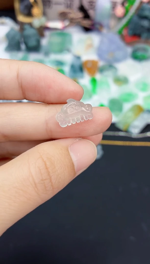 翡翠未镶嵌吊坠(赠链)翡翠