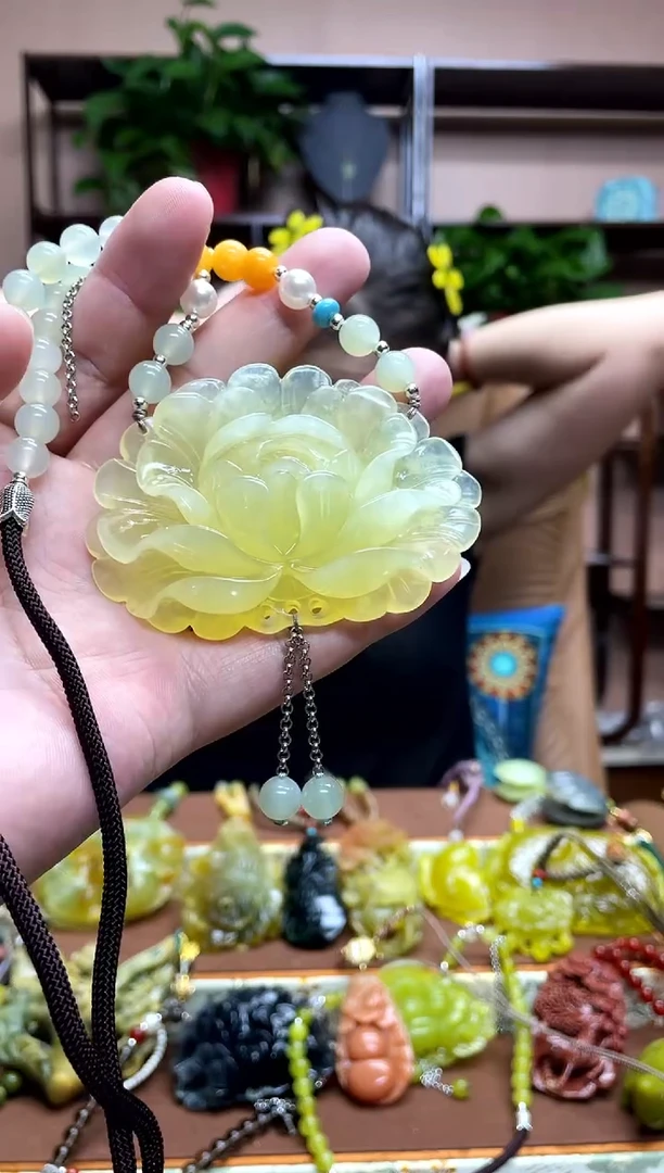 未镶嵌岫玉颈饰碧*·
