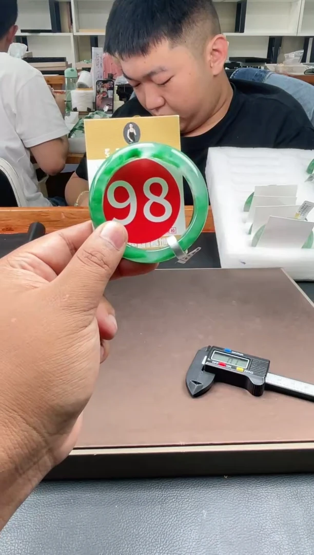 未镶嵌手镯石英质玉52+98