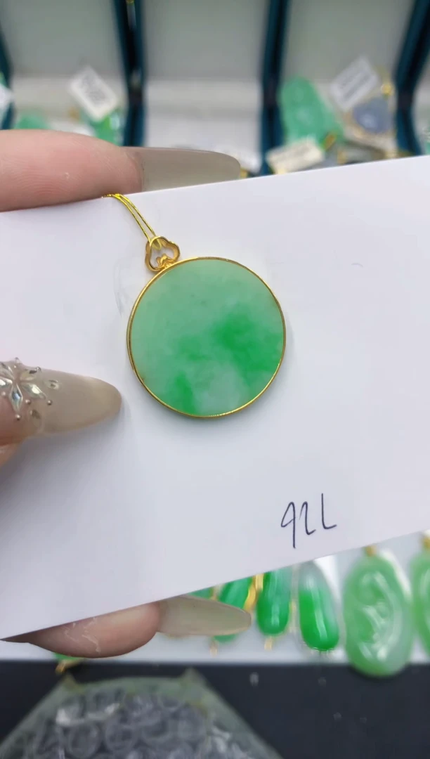 颈饰18K金镶嵌翡翠111111