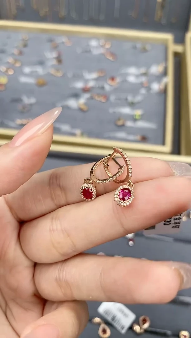 【闪购商品】红宝石耳饰18K金镶嵌耳扣