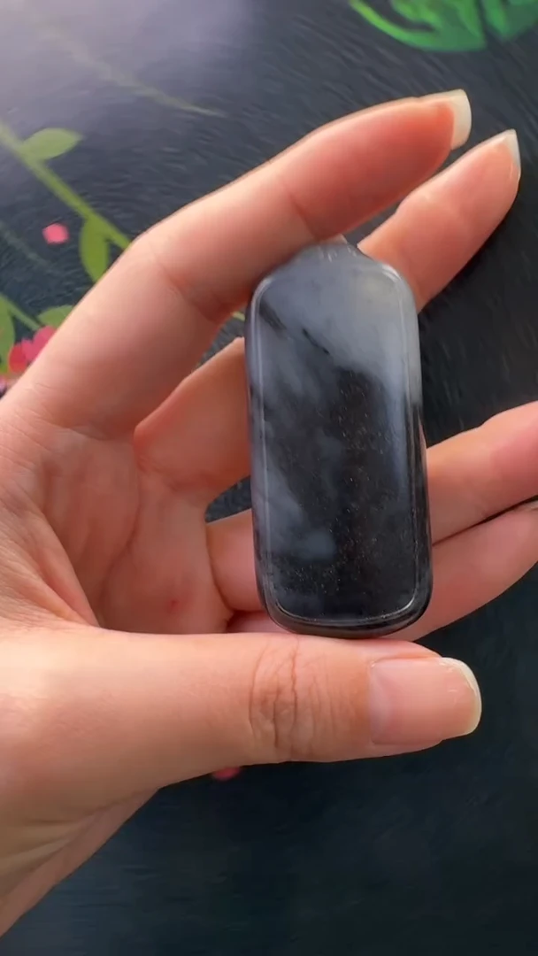 和田玉未镶嵌颈饰吊坠