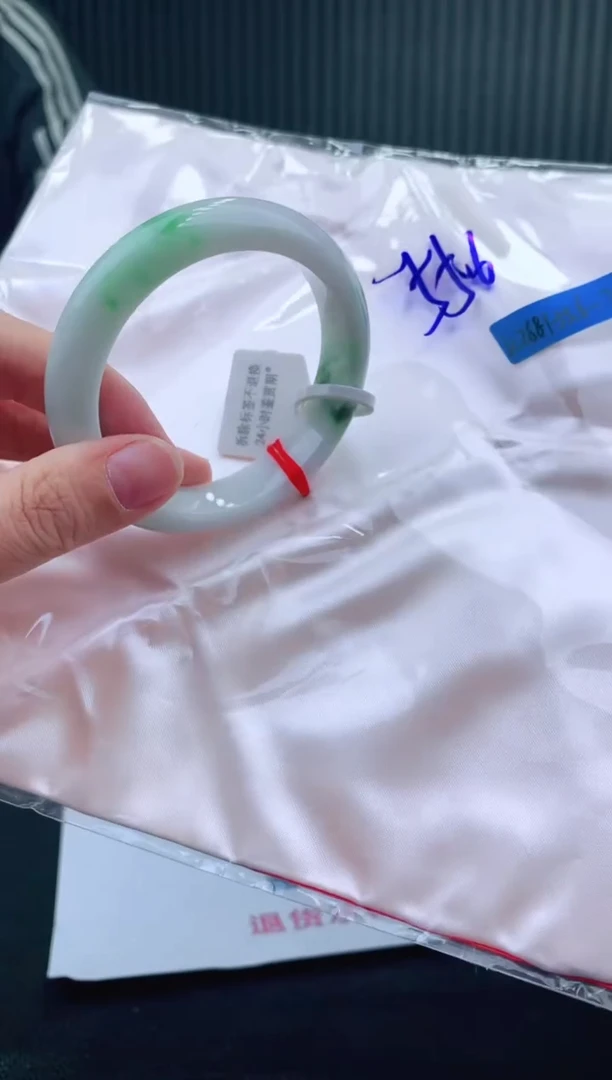 未镶嵌手镯翡翠55