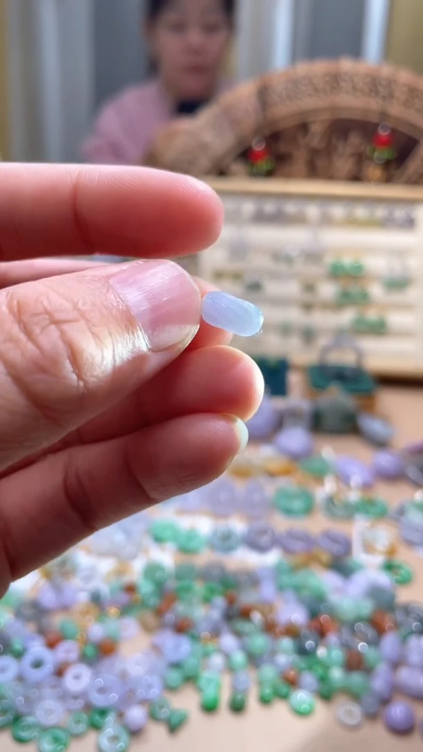 【闪购商品】翡翠颈饰未镶嵌滴流