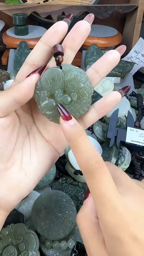 颈饰未镶嵌和田玉1