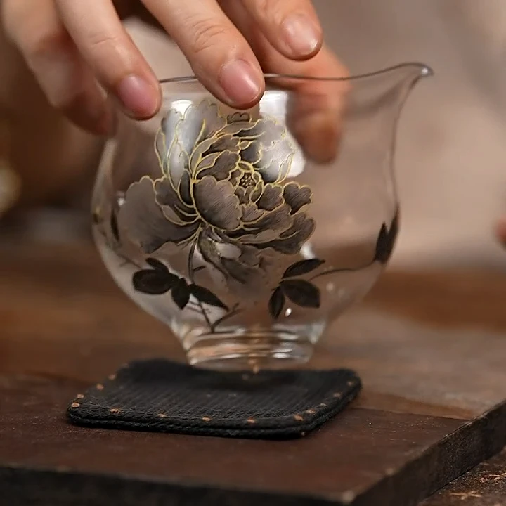 景德镇制-物肆黑牡丹公道杯