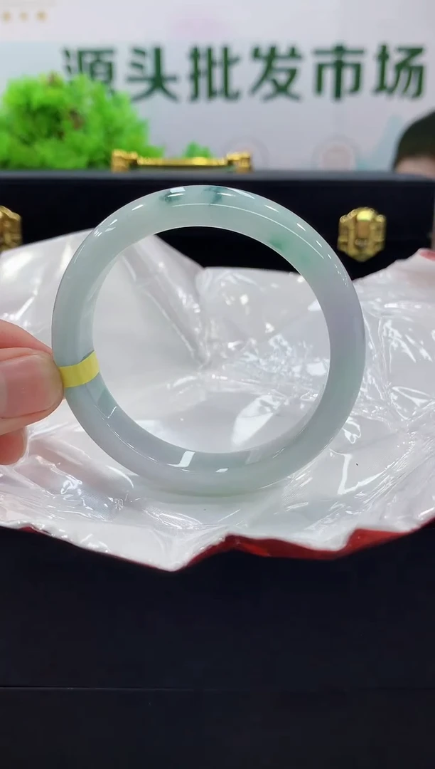 翡翠手镯未镶嵌手镯