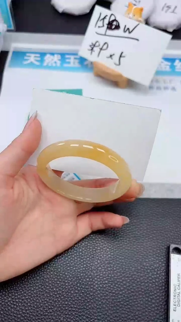 【闪购商品】石英质玉手镯未镶嵌345---54