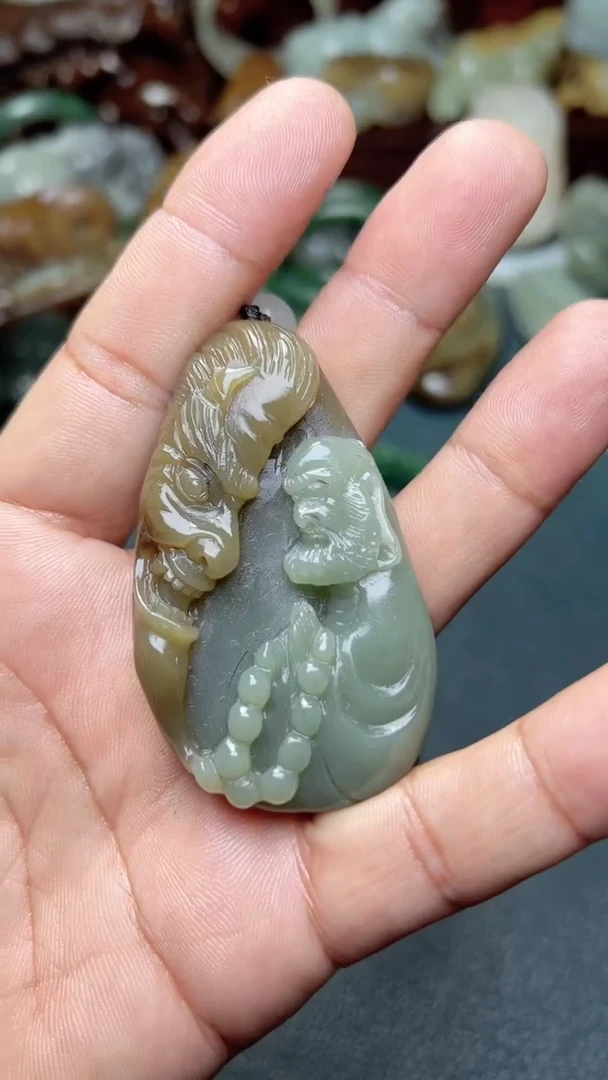 和田玉未镶嵌把件-