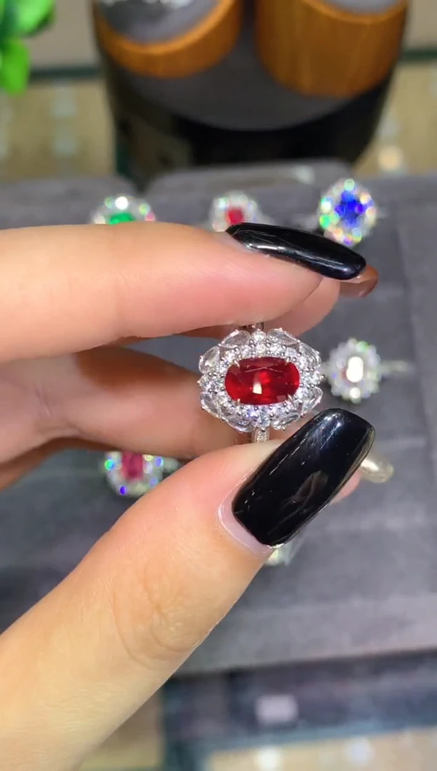 18K金镶嵌戒指红宝石2.01CT