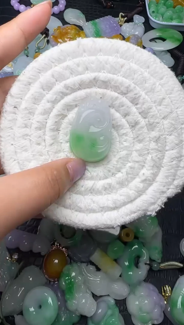 颈饰未镶嵌翡翠缅甸翡翠吊坠