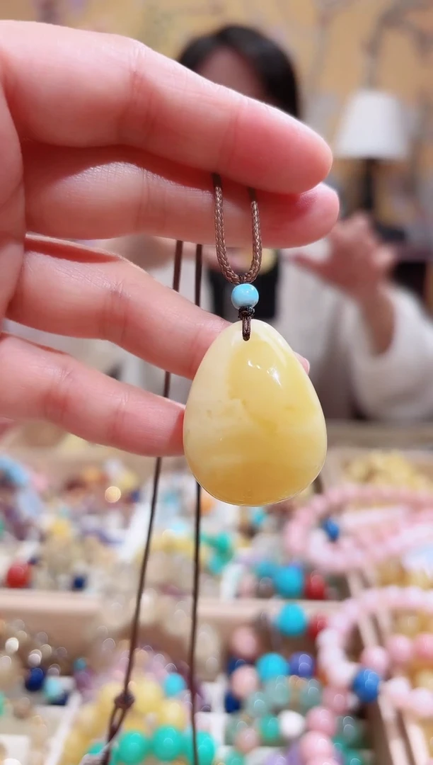 蜜蜡颈饰未镶嵌水滴吊坠