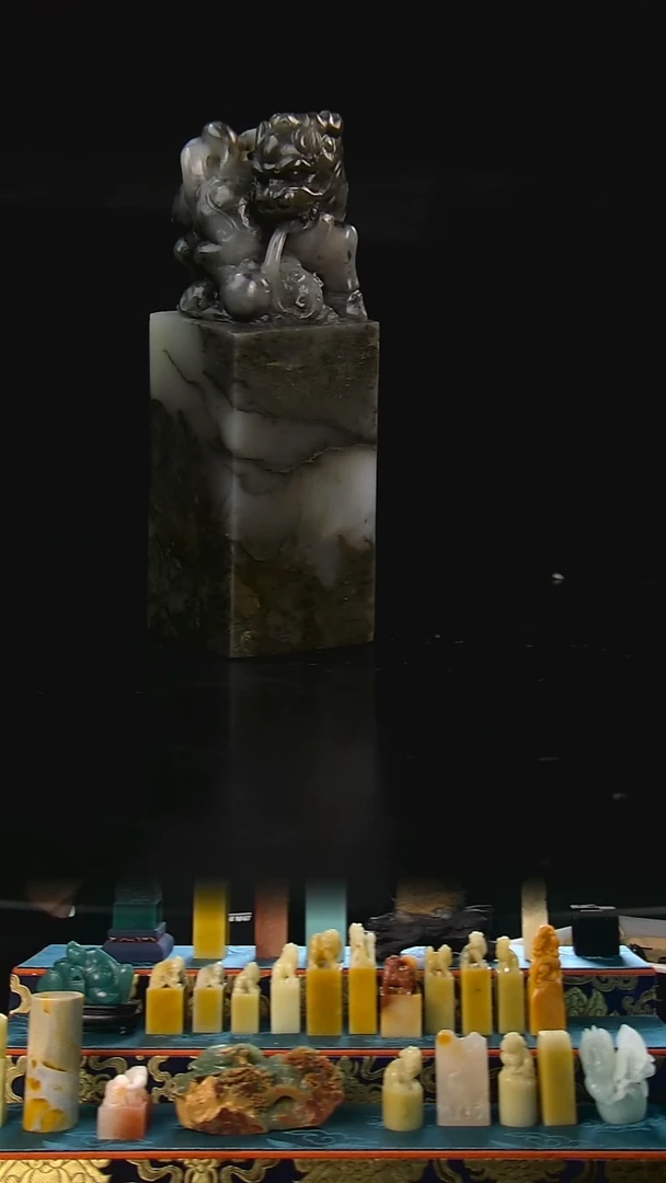 昌化鸡血石玻璃冻麒麟踏浪章2.1*6.4*2.1