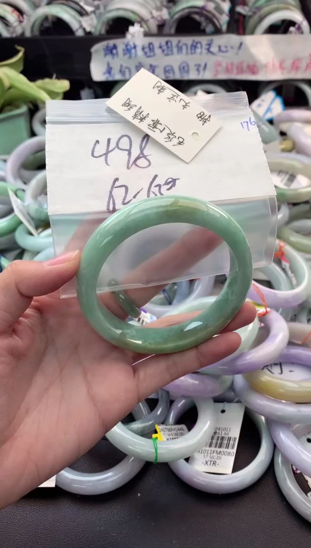 定制翡翠未镶嵌毛货需精细抛光+多人