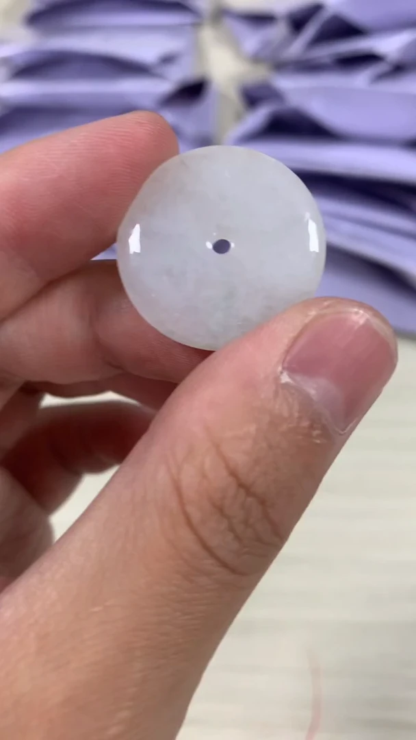 翡翠未镶嵌颈饰风****?福利