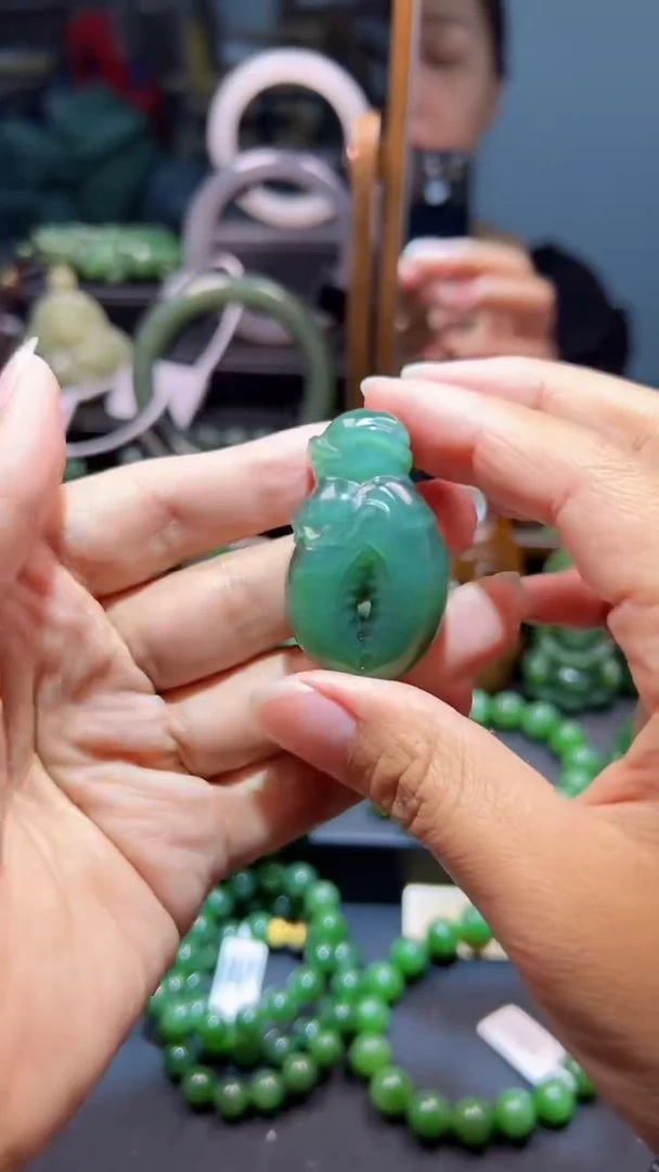 和田玉（碧玉）未镶嵌颈饰1