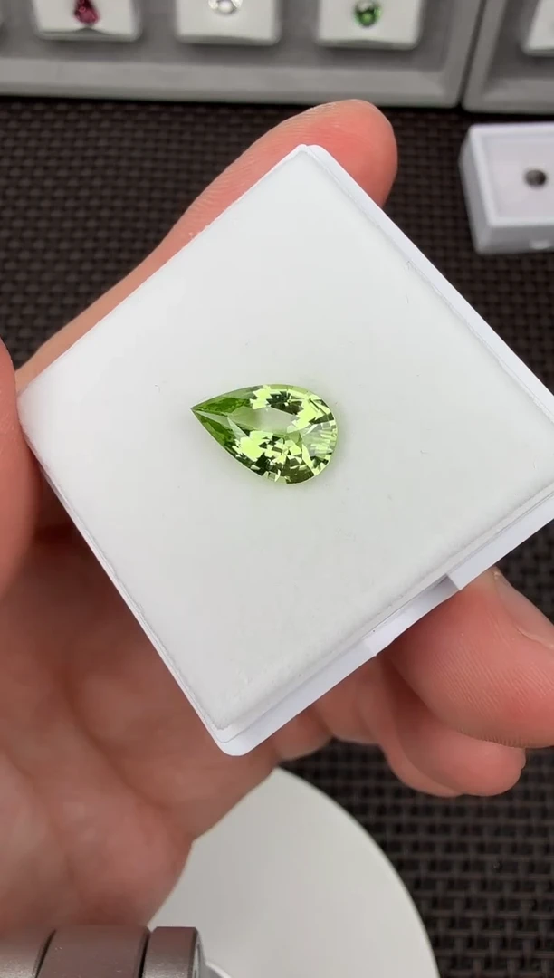 【闪购商品】橄榄石水滴未镶嵌1ct-B01185