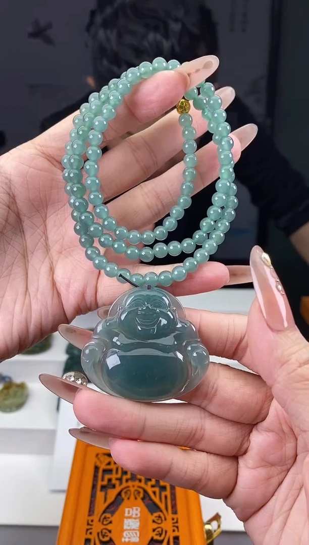 颈饰未镶嵌翡翠