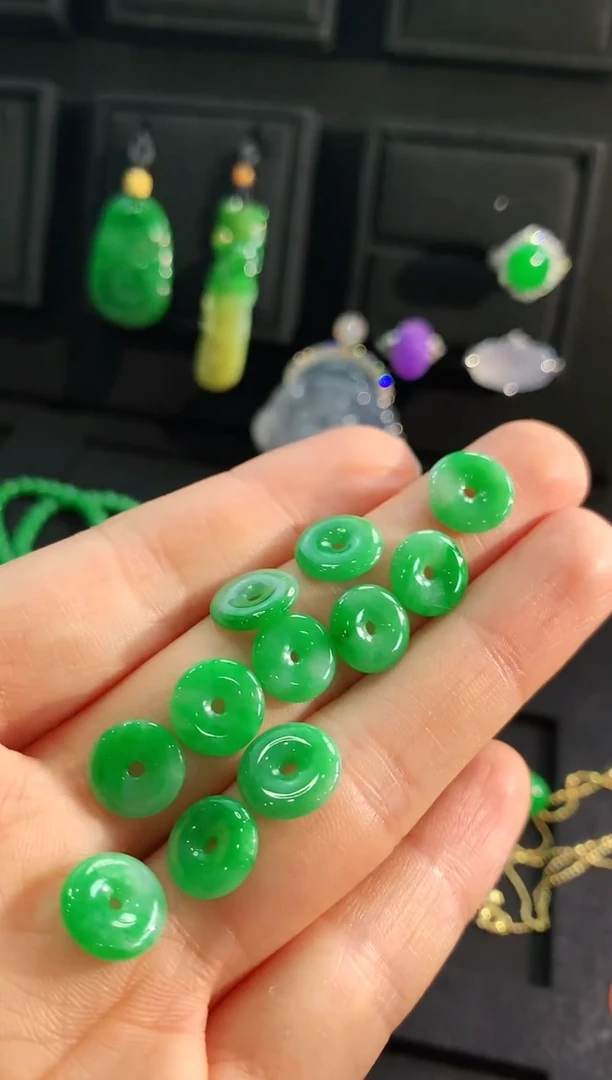 【闪购商品】翡翠吊坠(不含链)未镶嵌吊坠（多样性发货发一个）