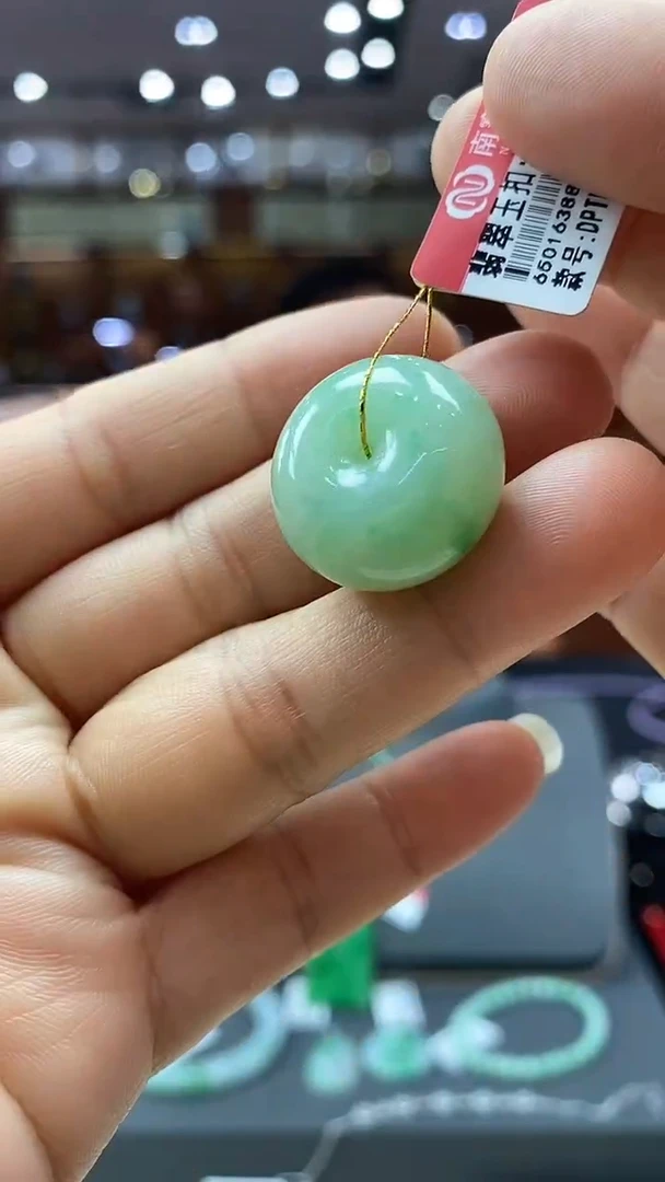 颈饰未镶嵌翡翠平安扣