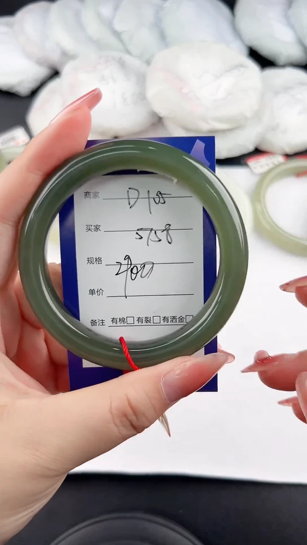 和田玉手镯未镶嵌微色差D105