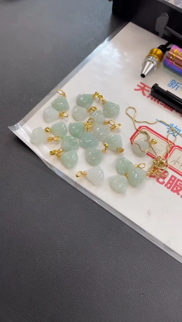 翡翠未镶嵌吊坠(赠链)多样性发一