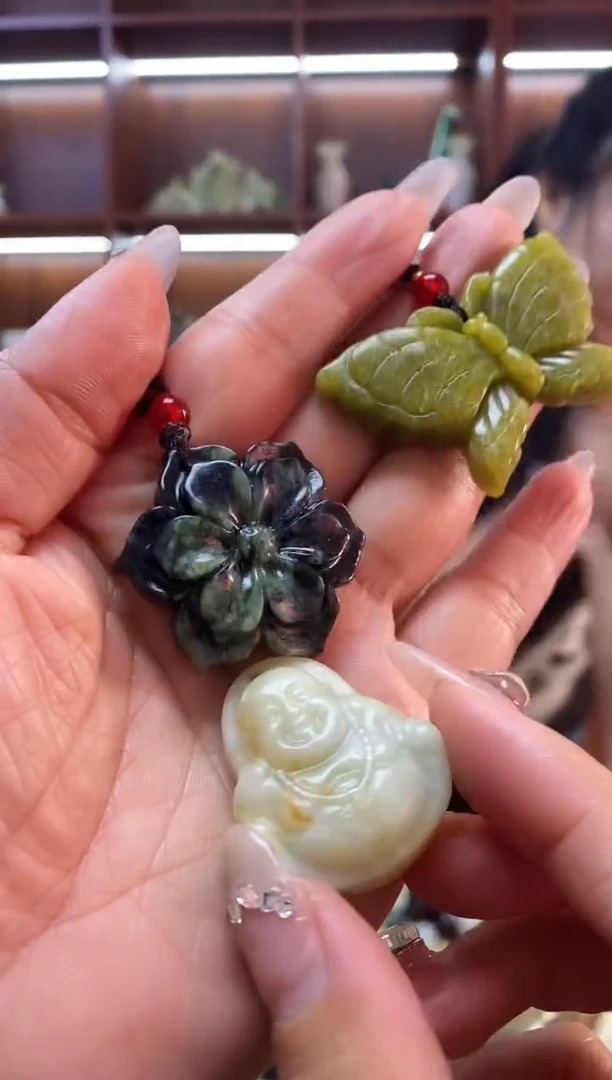 未镶嵌蛇纹石玉挂件