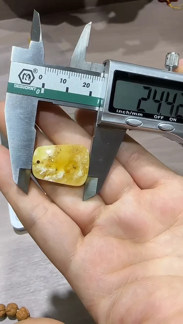 裸石蜜蜡未镶嵌蜜蜡瑕疵牌子