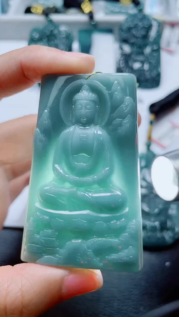 颈饰未镶嵌翡翠