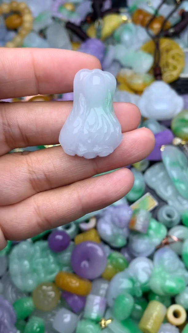颈饰未镶嵌翡翠天然缅甸翡翠吊坠