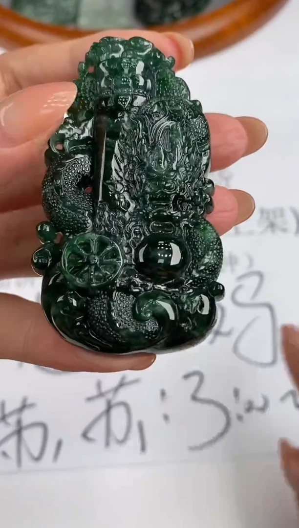 未镶嵌挂件翡翠305395      多人