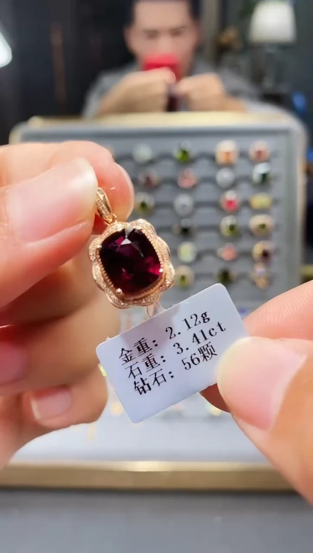 颈饰18K金镶嵌碧玺3.41.