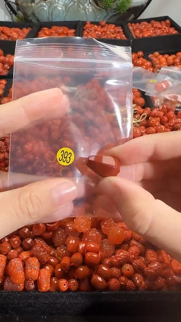 颈饰未镶嵌南红玛瑙1