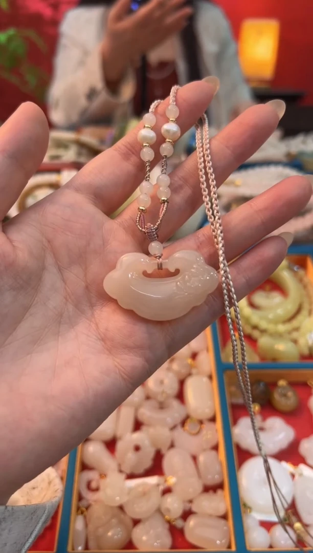 【闪购商品】和田玉吊坠未镶嵌藕粉大号如意锁