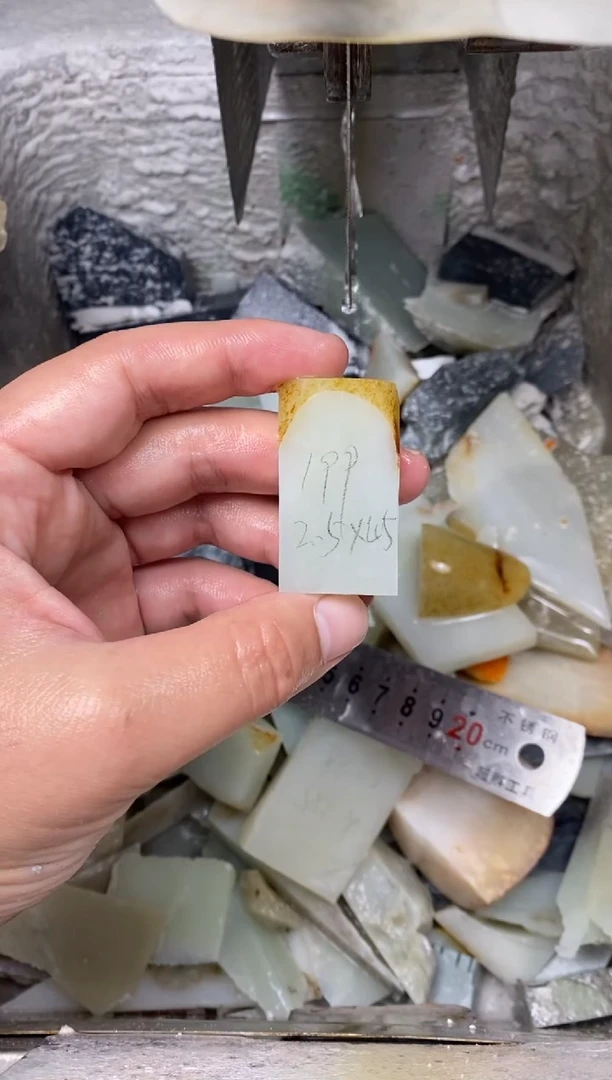 颈饰未镶嵌和田玉挂件